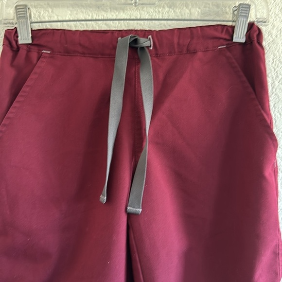 Figs set of Casma 3 pocket top and pants - Picture 8 of 11